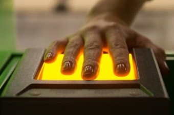 В РФ с 2017 года предлагают снимать отпечатки пальцев у всех иностранцев