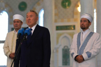 Назарбаев высказался о бородах и черных одеяниях