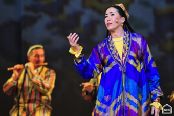 В Узбекистане певцам запретили переводить на узбекский иностранные песни (видео)