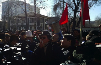 Больше не протестуем. В Бишкеке суд временно ограничил акции протеста