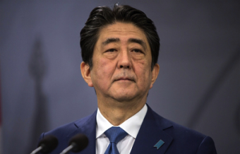 Правительство Японии в полном составе подало в отставку  