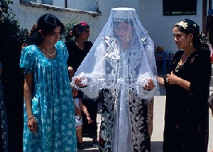 В таджикском вузе «отличниц» намерены поощрять, организуя их свадьбы