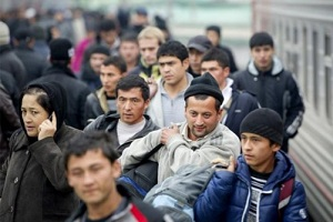 Плати, мигрант: сколько стоит легально уехать на заработки из Узбекистана