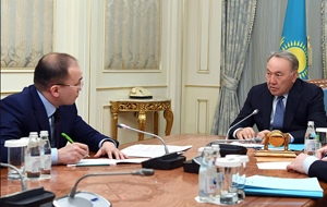 Назарбаев обязал проводить заседания правительства на казахском языке