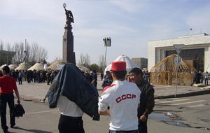 Почему и как Кыргызстан из «островка демократии» превращается в «остров невезения»