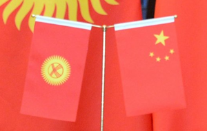 Партия бывшего президента Киргизии опровергает получение миллиона долларов от Китая