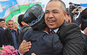 Народные гулянья через границу. Как узбеки и таджики отправились друг к друг в гости