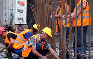 Россия в 2019 году введет квоту для иностранных работников на стройках