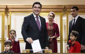 Туркменистан проводит подготовку к транзиту власти от отца к сыну