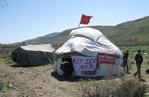 В парламенте Киргизии хотят легализовать 3 589 незаконно построенных домов