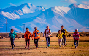 «Для детей места нет». В Кыргызстане не хватает около 2 тысяч детсадов
