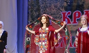 Девушка из Таджикистана завоевала первое место в конкурсе красоты в России