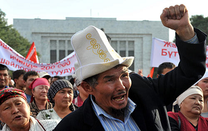 Страна двух переворотов: Почему в Кыргызстане не сработала «передача власти по наследству»?