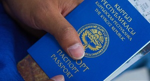 Кыргызстан. Скандал с паспортами бросил тень на правительство?
