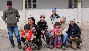 В Таджикистане советуют меньше рожать, в Грузии за это доплачивают