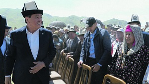 Президента Киргизии перехватила Москва