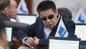 Кресло депутата стоит до $ 1 млн — Дастан Бекешев об изнанке жизни кыргзского парламента