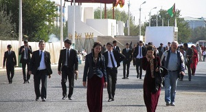 Туркменская молодежь в поисках способов для выезда на учебу за рубеж