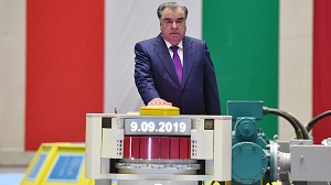 Таджикистан: Рогун слегка продвинулся, но не хватает денег