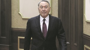 Назарбаев убеждает, что в Казахстане лишь один президент