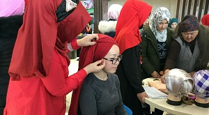 Как споры о женском гардеробе раскололи Киргизию