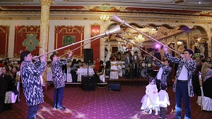 Власти пытаются регулировать размах узбекских свадеб уже не менее 20 лет.