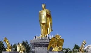 В Туркменистане власти ограничили возможности чтить память первого президента Сапармурата Ниязова