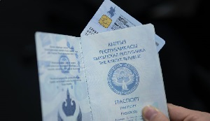 Слабый паспорт — головная боль Кыргызстана. Что происходит