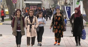 В Таджикистане – средний класс, за границей – малоимущий?