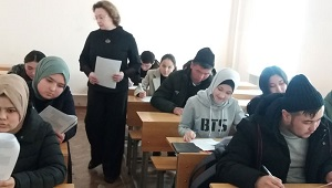 На юге Кыргызстана начали работу бесплатные курсы русского языка