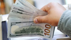 Вопреки всему. В Узбекистане доллар дешевеет шестую неделю подряд