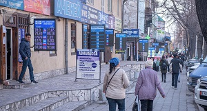 Почему в Кыргызстане вырос доллар — мнение экспертов и обменщиков