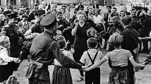 Берлин: Первые недели после Гитлера