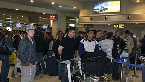 Беспрецедентная кампания помощи таджикским мигрантам, застрявшим в московских аэропортах