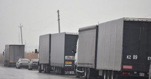 Больше 120 грузовиков смогли попасть из Казахстана в Кыргызстан