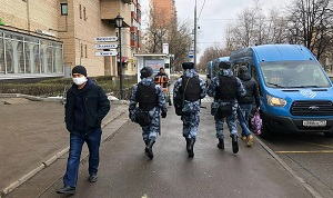 Как пережидают самоизоляцию и карантин мигранты, оставшиеся в Москве