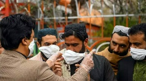 Талибы поддержали борьбу с коронавирусом. Не прекращая террора