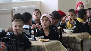 500 таджикских сирот будут получать по $100 в месяц в течение года