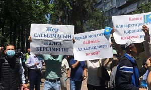 В Алма-Ате прошел первый митинг в условиях карантина