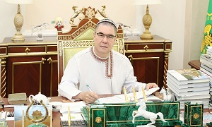 Туркменистан: там Бердымухамедов дух, там Бердымухамедовым пахнет