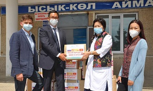 Кыргызстанцы получили гуманитарную помощь от общественных организаций России