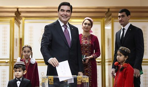 Зачем самый яркий диктатор Центральной Азии разделил парламент Туркменистана, объявил амнистию и устроил праздник