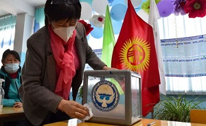 Очереди и перебои с идентификацией избирателей. Что происходит на участках Кыргызстана?