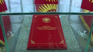 Кыргызстан. Как депутаты парламента нарушили Конституцию, выдвигая Жапарова в премьеры