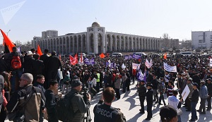 Протесты в Кыргызстане и Беларуси: почему у одних «получается», а у других «нет»