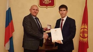 Президент России отметил наградой волонтерское движение в Кыргызстане