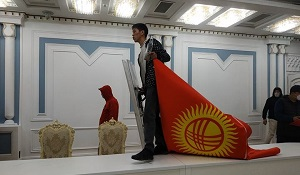 Покушение на Атамбаева и коктейли Молотова: Кыргызстан в октябре