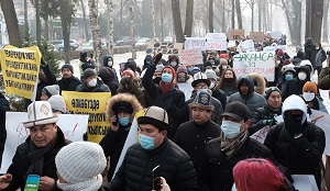Кыргызстан: сотни людей вышли на демонстрацию против поправок к Конституции
