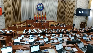 Кыргызстан. Депутаты признали: дисциплины у них нет