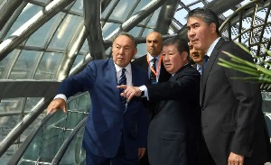 На переднем плане в новейшей истории — роль Назарбаева, о коррупции никто не говорит